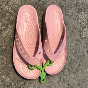 Crocs woman’s size 9 pink flip flops